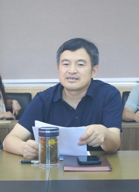 何校.jpg